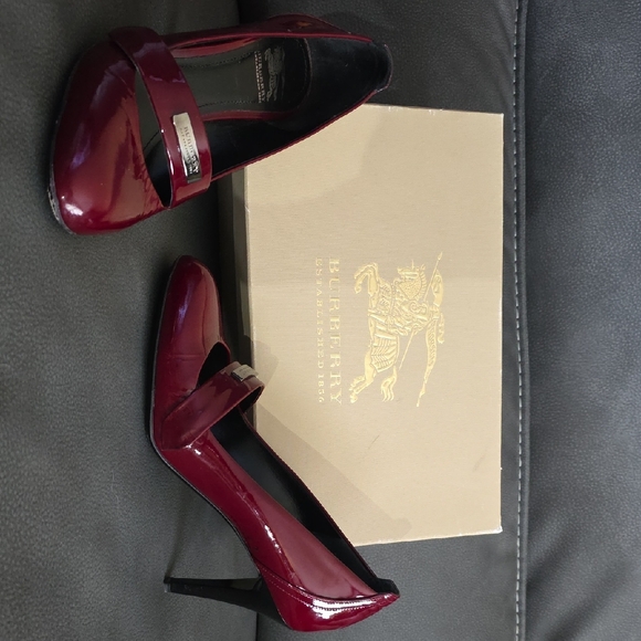 Burberry Women's Burgundy Patent Leather Heels - Picture 1 of 16